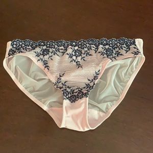 Nwot Wacoal panties.